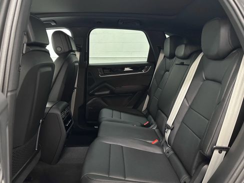 Used 2025 Porsche Cayenne image 15