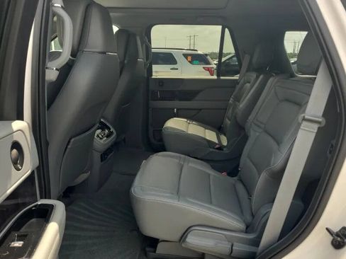 Used 2018 Lincoln Navigator Reserve w/ Technology Package AWD/4WD image 8