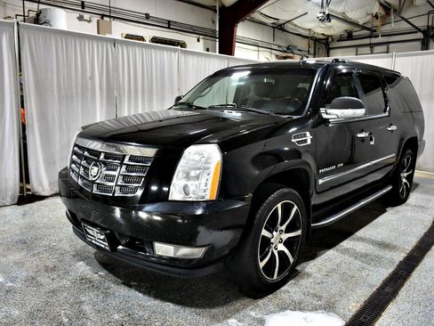 Used 2011 Cadillac Escalade ESV Luxury image 27