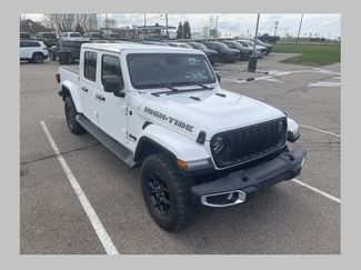 Used 2025 Jeep Gladiator Sport video 1