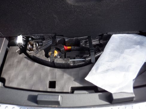 Used 2023 Porsche Cayenne Platinum Edition image 8