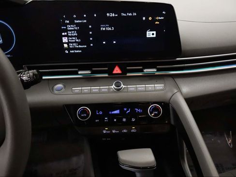 Used 2024 Hyundai Elantra SEL image 10