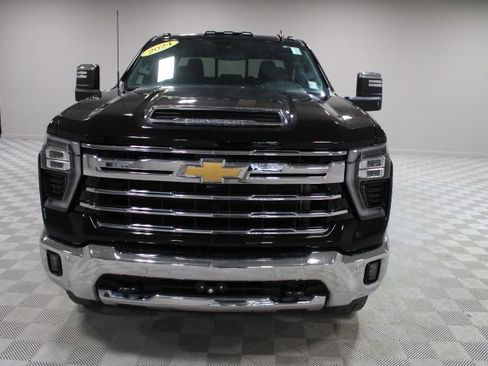 Used 2024 Chevrolet Silverado 2500 LTZ w/ LTZ Convenience Package image 7