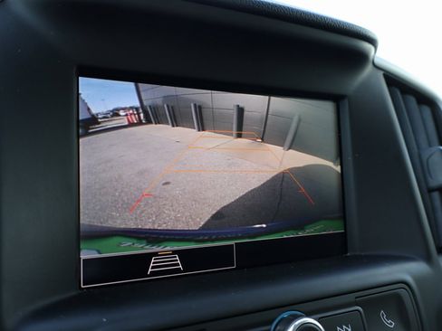 Used 2024 GMC Terrain SLE image 33