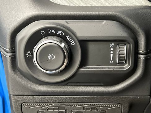 Used 2025 Jeep Wrangler Unlimited Sahara AWD/4WD image 42