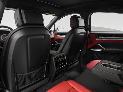 Certified 2025 Porsche Cayenne Coupe AWD/4WD image 41