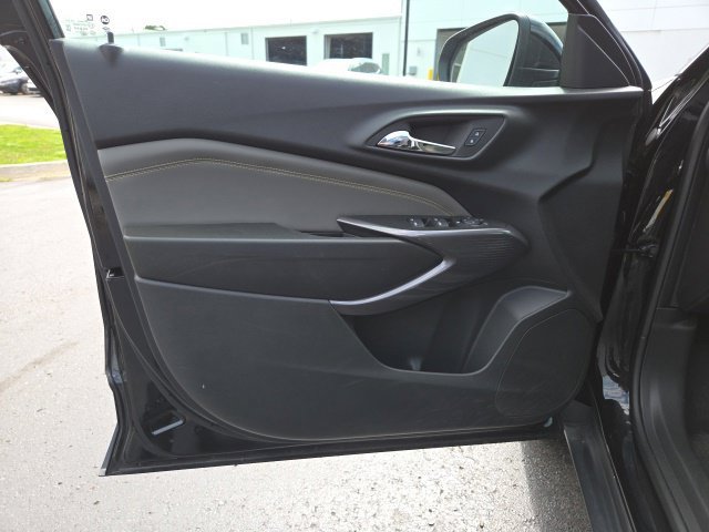 Used 2024 Chevrolet Trax ACTIV w/ Sunroof Package FWD image 12
