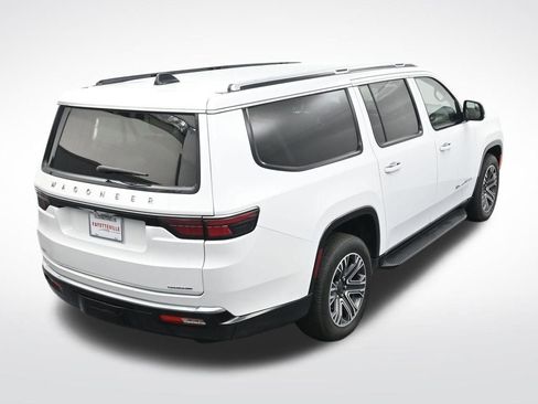 Used 2024 Jeep Wagoneer L Series II w/ Flexible Seating Group RWD image 25