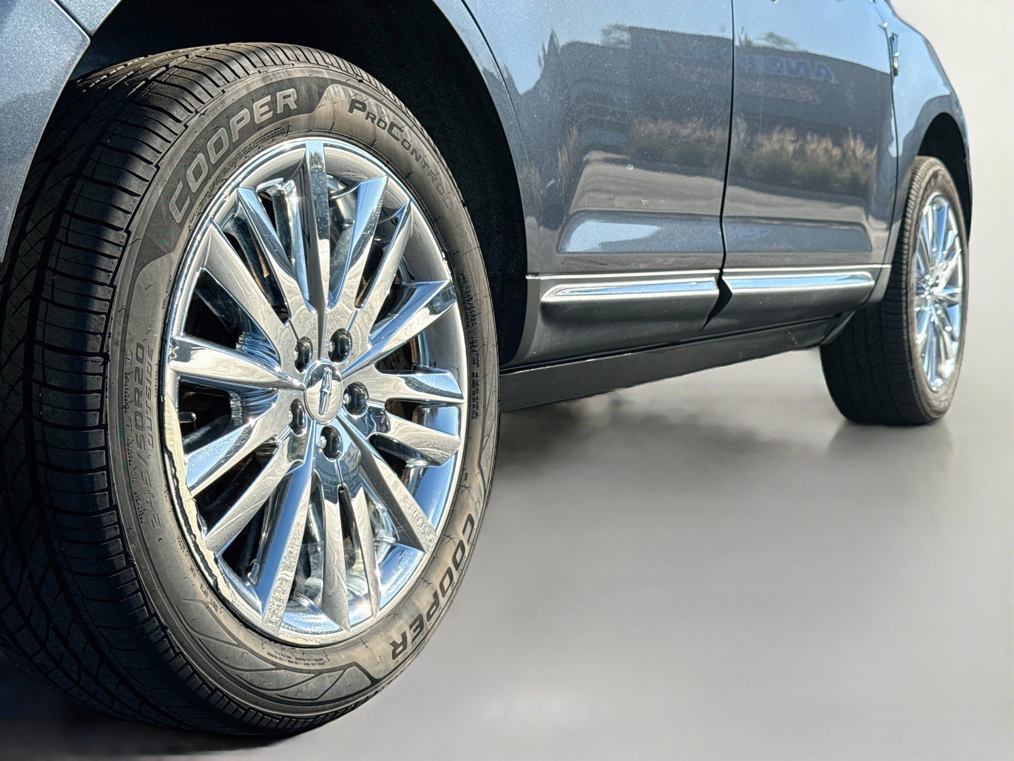 Used 2013 Lincoln MKX AWD image 9