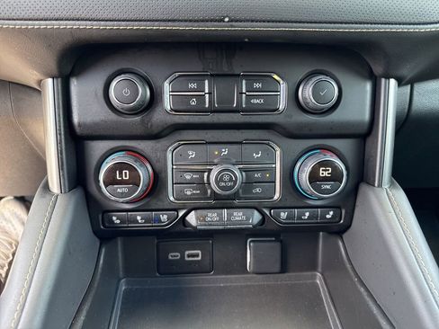 Used 2023 Chevrolet Suburban Premier AWD/4WD image 22
