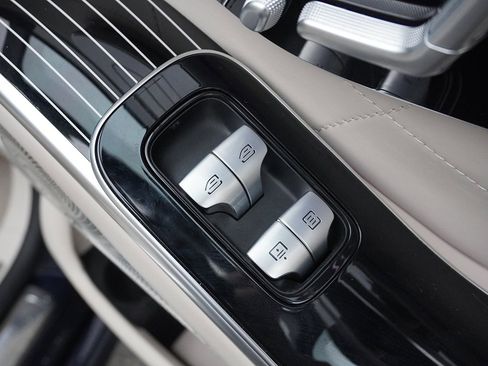 Used 2023 Mercedes-Benz S 580 4MATIC Sedan w/ 3D Technology Package image 49