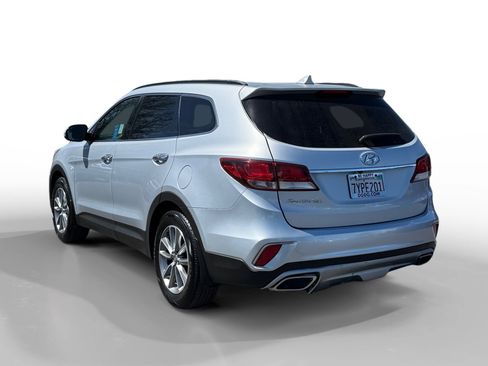 Used 2017 Hyundai Santa Fe SE FWD image 3