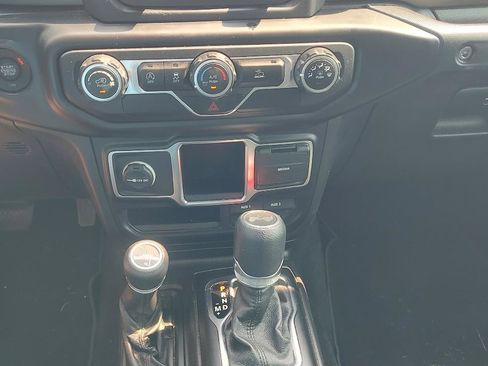 Used 2021 Jeep Wrangler Unlimited Sport AWD/4WD image 16