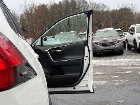 Used 2020 Toyota RAV4 Limited image 39