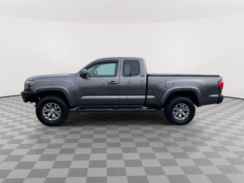 Used 2019 Toyota Tacoma SR5 w/ SR5 Appearance Package (SM) AWD/4WD image 6