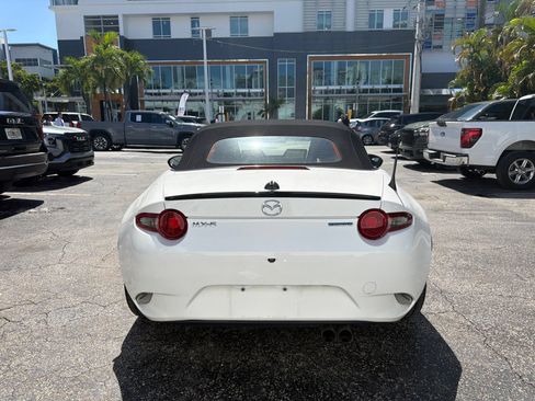 Used 2020 MAZDA MX-5 Miata Sport RWD image 9