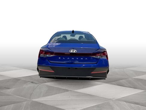 Used 2025 Hyundai Elantra SE FWD image 7