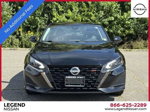 Used 2025 Nissan Altima 2.5 SR FWD image 2