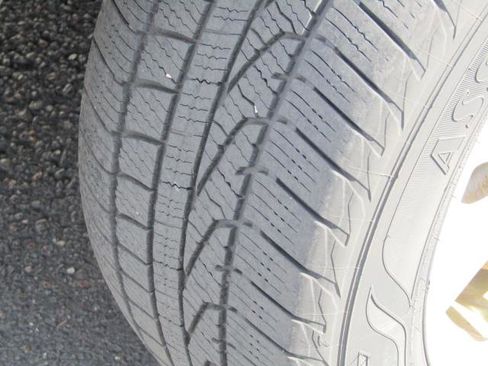 Certified 2018 Ford Escape SE w/ SE Sync 3 Package AWD/4WD image 4