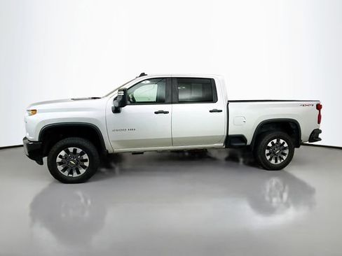 Used 2022 Chevrolet Silverado 2500 Custom w/ Custom Value Package image 5