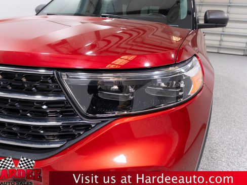 Used 2020 Ford Explorer XLT w/ Comfort Package image 8