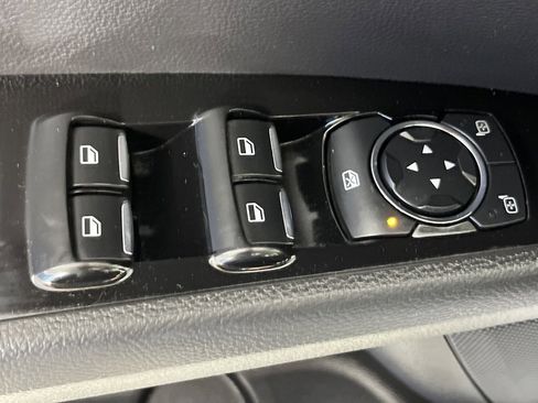 Used 2016 Ford Fusion SE w/ Equipment Group 202A image 24