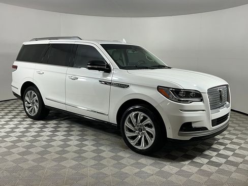 Used 2024 Lincoln Navigator Premiere image 6