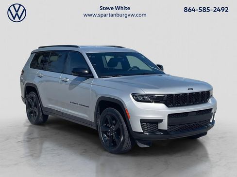 Used 2023 Jeep Grand Cherokee L Laredo image 1