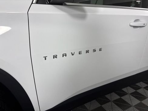 Used 2018 Chevrolet Traverse LT FWD image 11