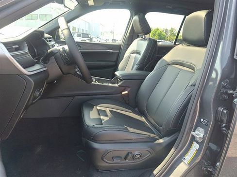 New 2025 Jeep Grand Cherokee Limited image 10
