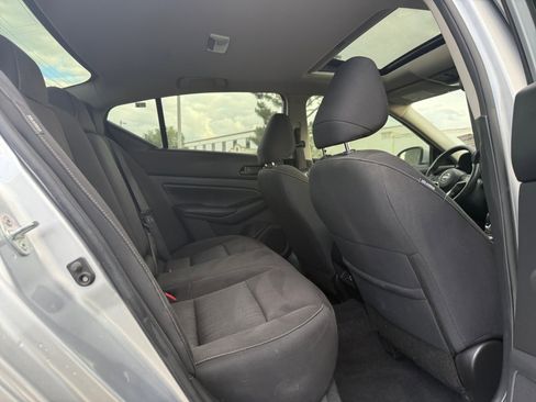 Used 2023 Nissan Altima 2.5 SV w/ SV Premium Package image 16