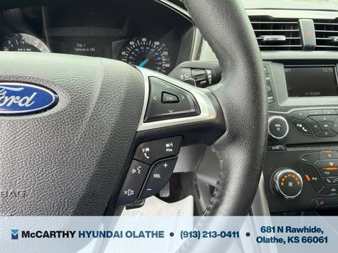 Used 2017 Ford Fusion SE FWD image 21