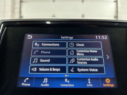 Used 2022 Nissan Frontier SV w/ Technology Package image 32