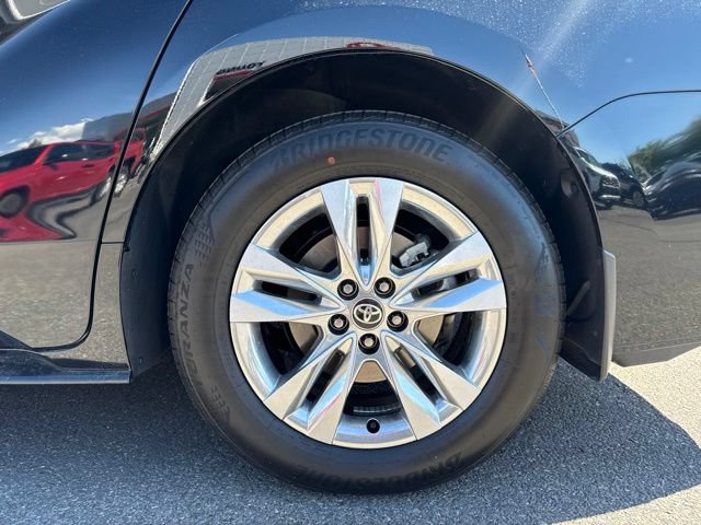 Used 2025 Toyota Sienna Limited FWD image 9