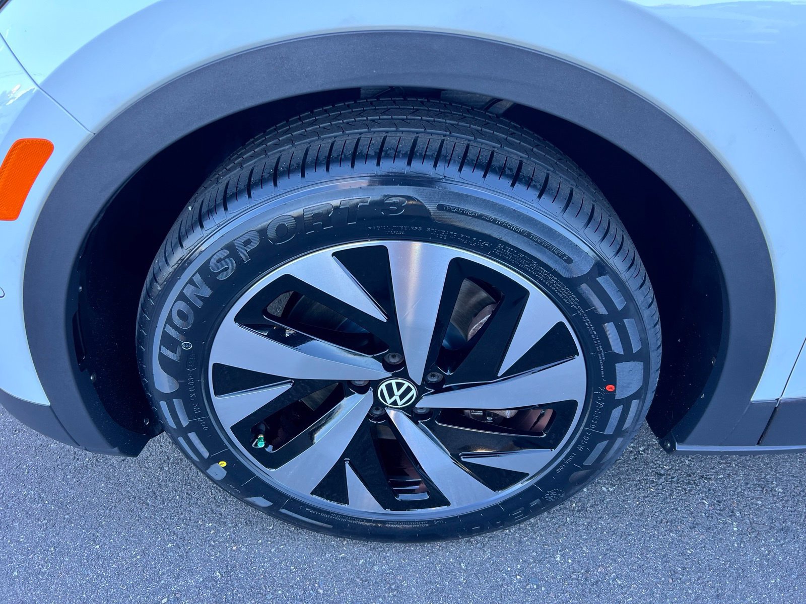 Used 2024 Volkswagen ID.4 2WD image 13