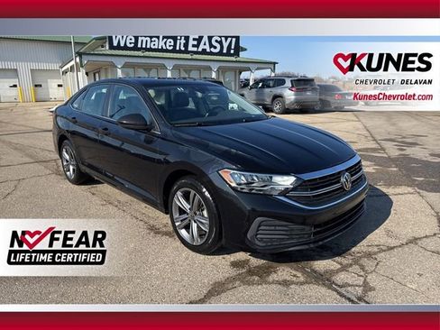 Used 2024 Volkswagen Jetta SE FWD image 1