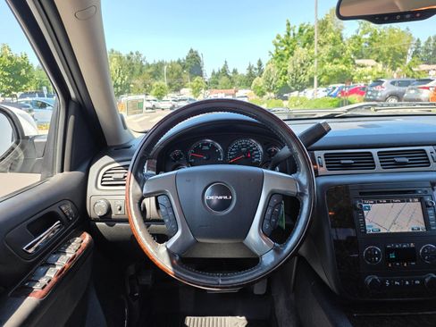 Used 2011 GMC Sierra 2500 Denali AWD/4WD image 13
