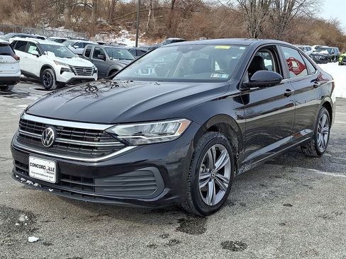 Used 2024 Volkswagen Jetta SE image 3