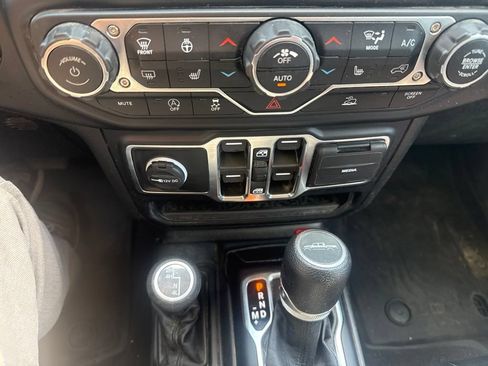 Used 2023 Jeep Gladiator Sport AWD/4WD image 14
