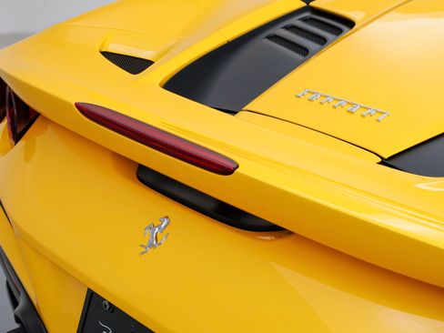 Certified 2022 Ferrari F8 Tributo RWD image 26