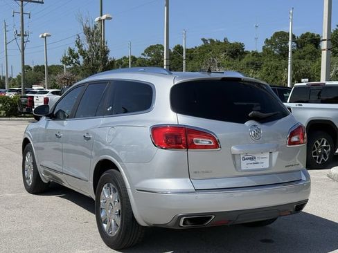 Used 2017 Buick Enclave Leather FWD image 2