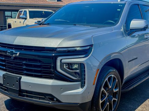 Used 2025 Chevrolet Suburban RST w/ Comfort Package AWD/4WD image 9