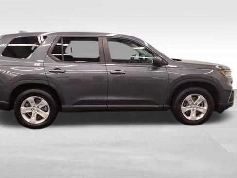 Used 2023 Honda Pilot LX image 8