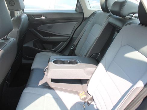 Used 2025 Volkswagen Jetta SE FWD image 7