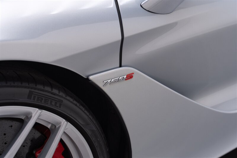 Used 2024 McLaren 750S Spider RWD image 39