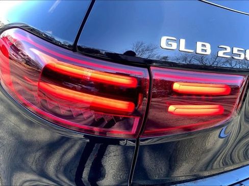 Used 2025 Mercedes-Benz GLB 250 4MATIC image 25