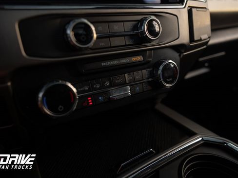 Used 2022 Ford F350 Platinum w/ FX4 Off-Road Package image 37