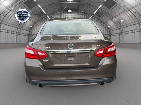 Used 2017 Nissan Altima 2.5 SL w/ Moonroof Package FWD image 5
