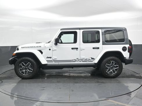 New 2026 Jeep Wrangler Unlimited Sahara w/ Rockslide Package AWD/4WD image 9