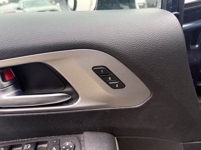 Used 2023 Chrysler Pacifica Limited w/ Uconnect Theater Family Group AWD/4WD image 4
